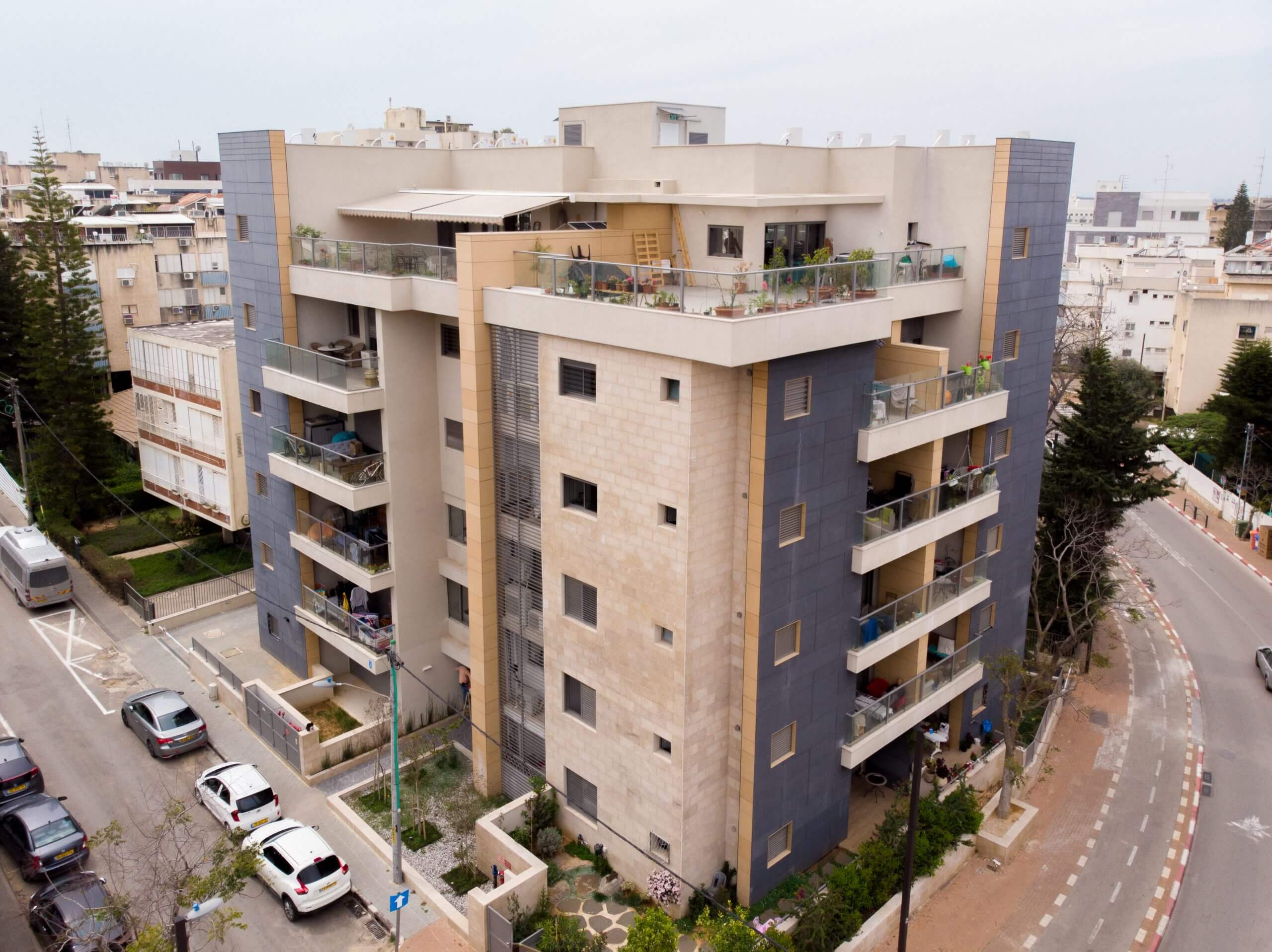 http://localhost:8888/yb/wp-content/uploads/2019/06/0.jpg